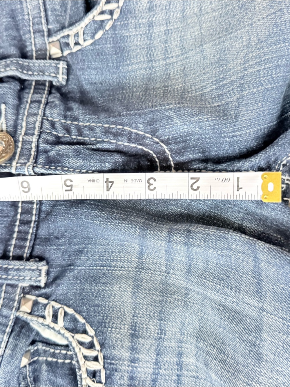Daytrip Women's Light Blue Capri Low rise Jeans with Contrast Stitching - Picture 5 of 7